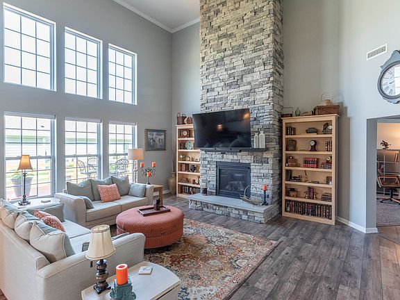 4th image of 10158 Pepper Tree Ln