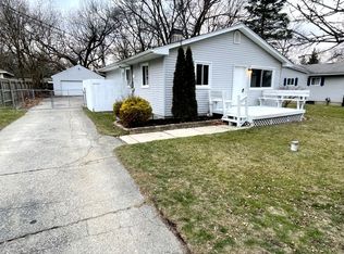 9555 Colgate Ave, Clarkston, MI 48348