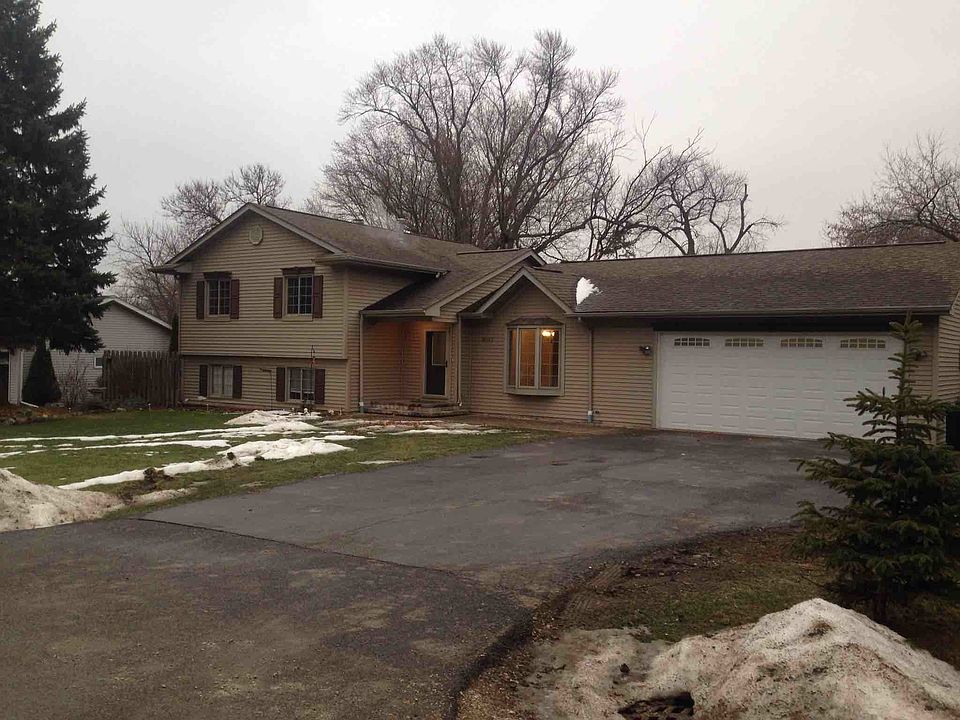Large 5+ car black top driveway