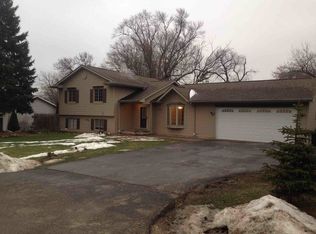 26133 W Parkview Dr, Antioch, IL 60002
