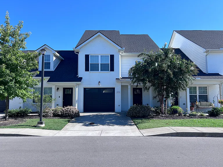 3250 Clemons Cir — Photo 1