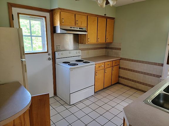 5th image of 39 Sherman St