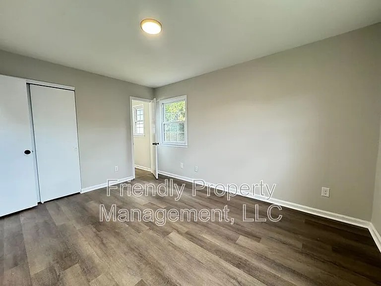 1050 File St — Photo 7