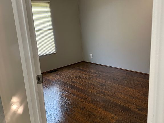 2nd image of 370 Rollingwood Dr