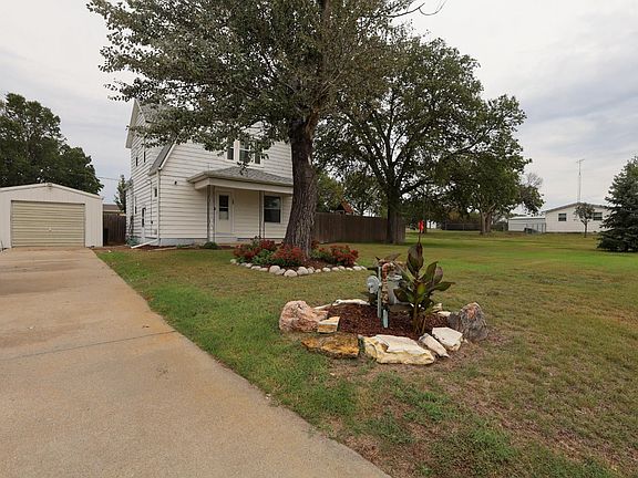 2nd image of 202 5th St