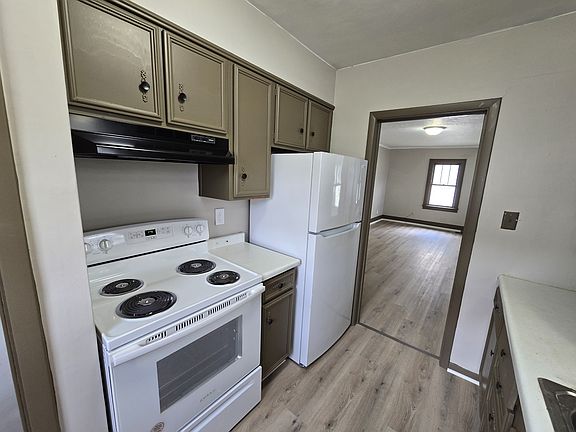 3rd image of 947 Newton St