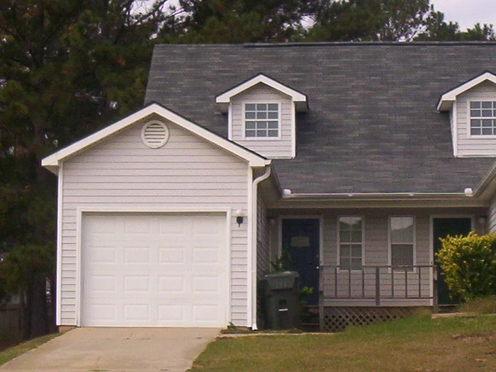 506 S Woodburn — Photo 1