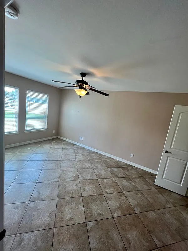2 bed, 2.0 bath, 920 sqft, $1,350 — Photo 3
