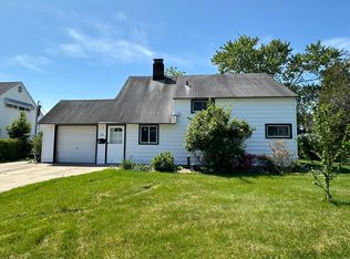 12 Brittle Ln, Hicksville, NY 11801