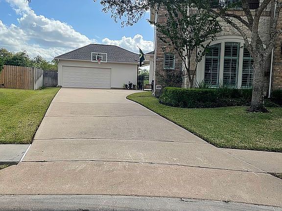 2nd image of 7738 Bayou Green Ln