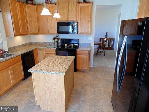 5th image of 15621 Camden Dr