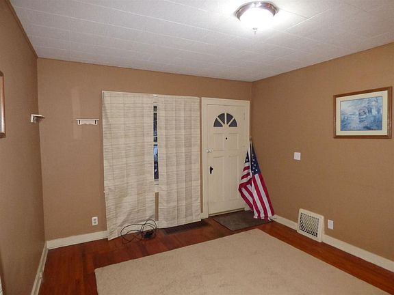 4th image of 1014 Cedar St