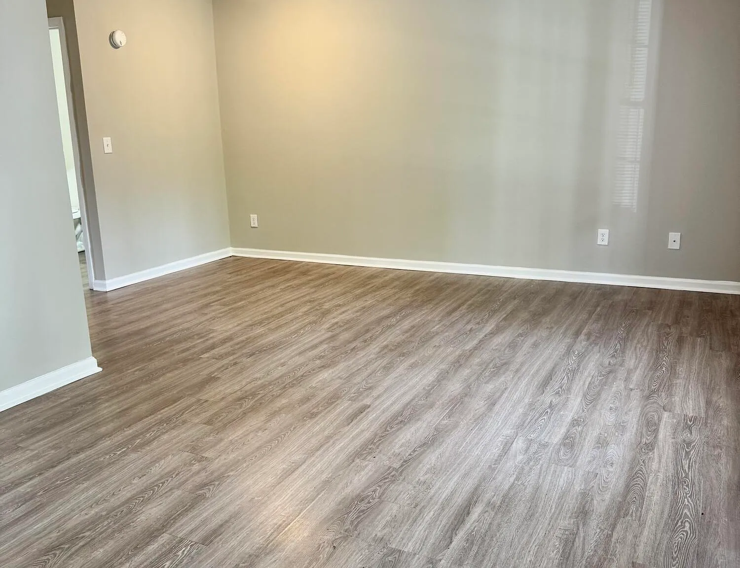 1 bed, 1.0 bath, $825 — Photo 2