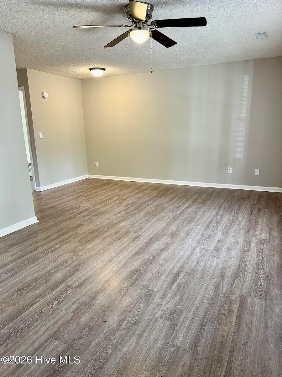 Building Photo - 1231 Westpointe Dr #2