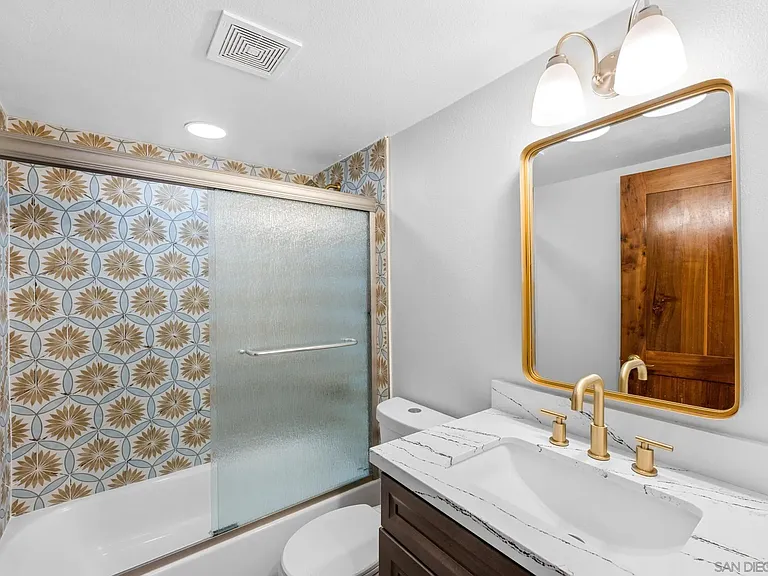801 W Hawthorn St W #409 — Photo 13