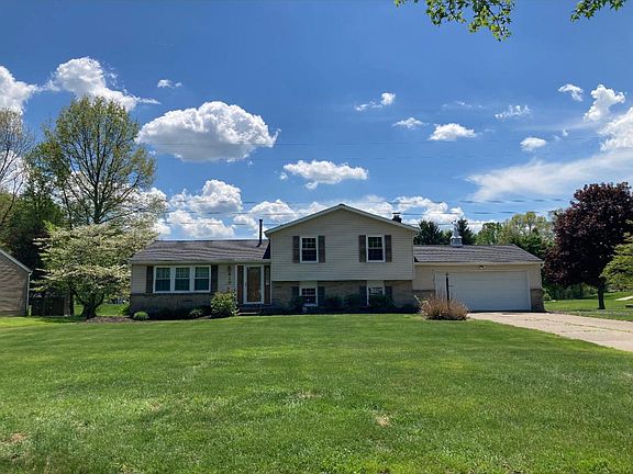 3rd image of 910 Berkshire Dr