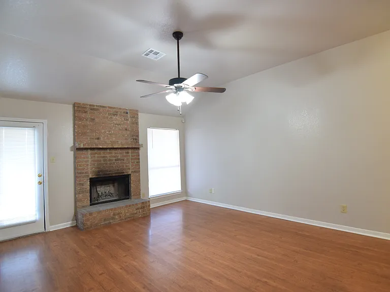 807 Hartrick Cir — Photo 8