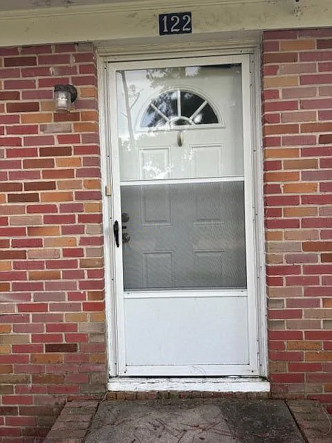 3 bed, 1.5 bath, 1202 sqft, $1,100 — Photo 3