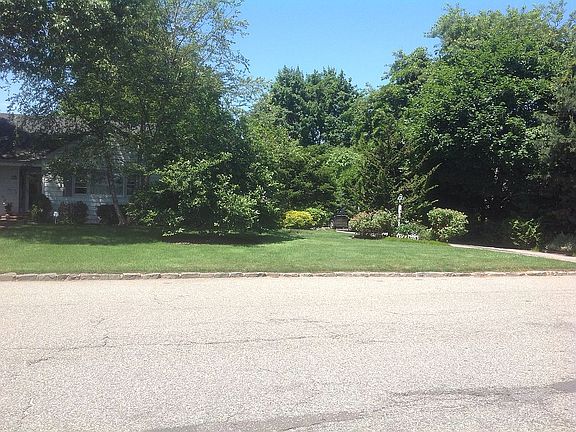 2nd image of 25 Bay Dr