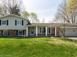 29742 Old Bedford St, Farmington, MI 48331