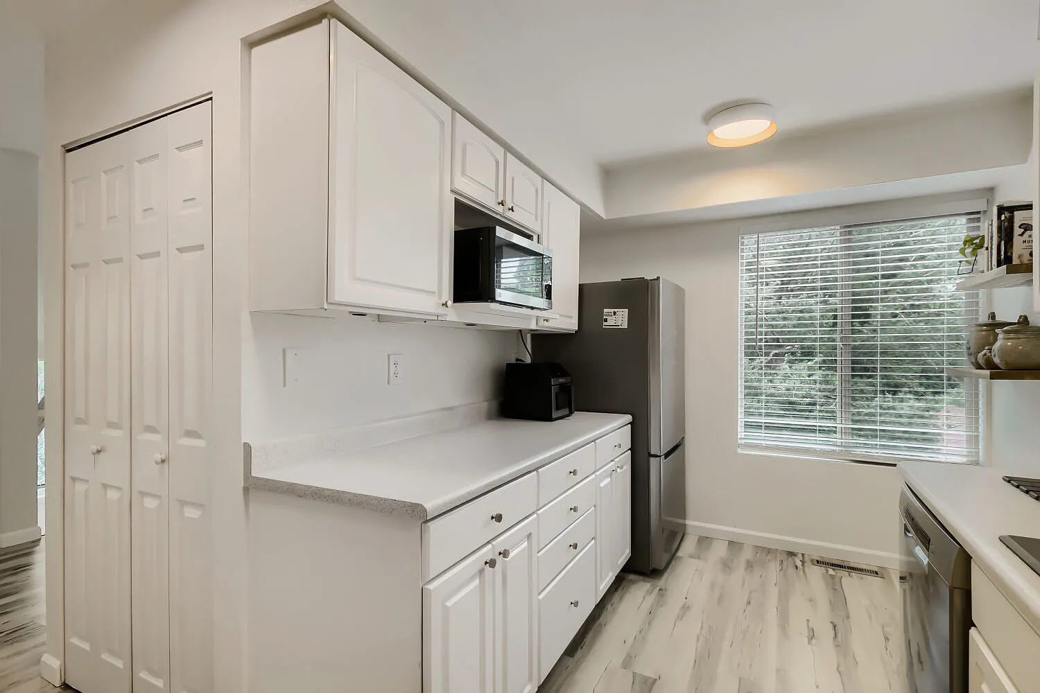 2 bed, 2.5 bath, 1800 sqft, $3,200 — Photo 4