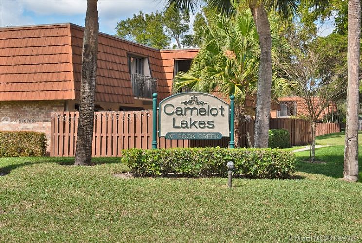 1st image of 4043 Wimbledon Dr #4043