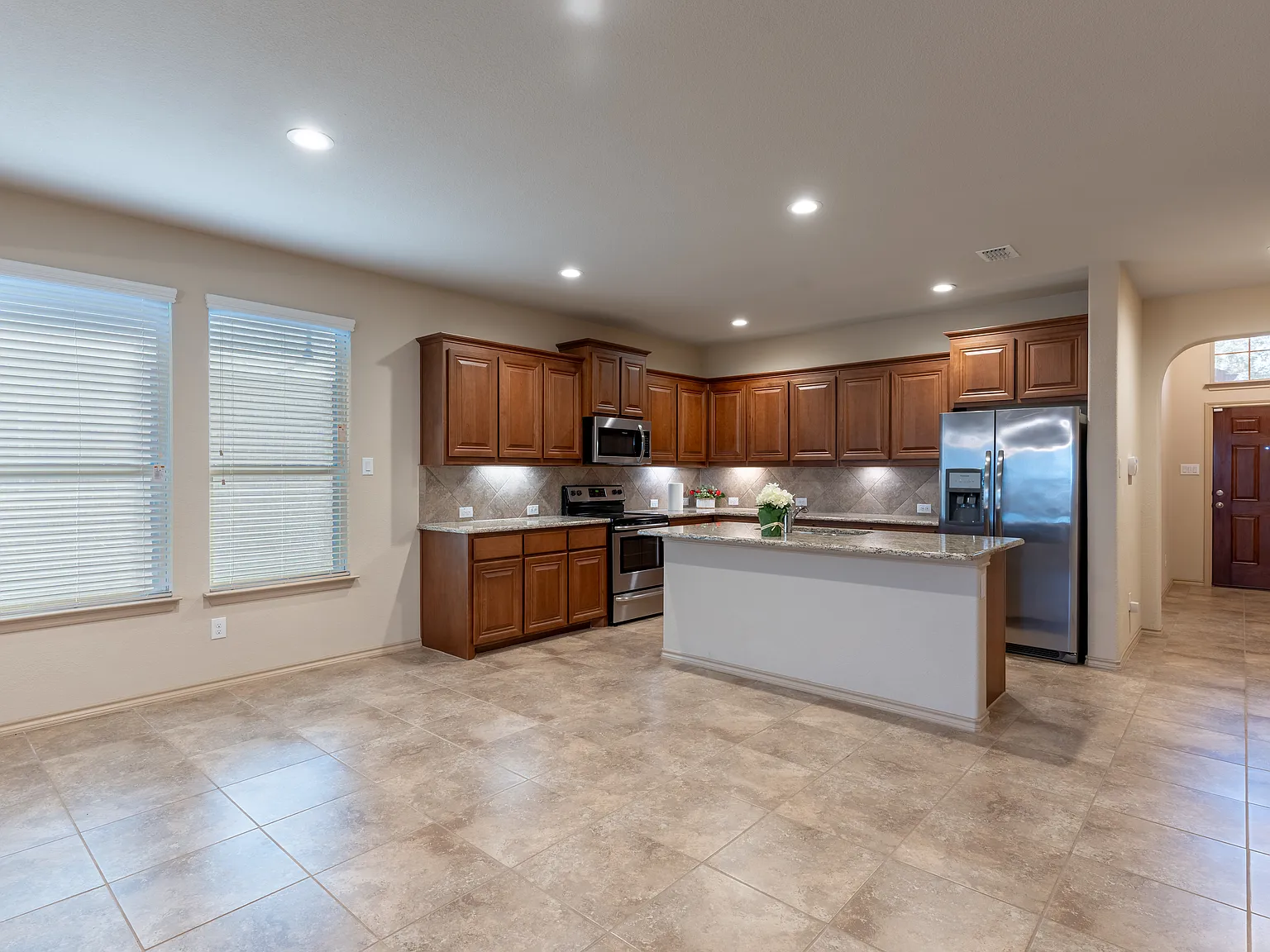 Spacious 4-Bedroom Home with Modern Amenities for Rent in Saginaw, TX — Photo 4