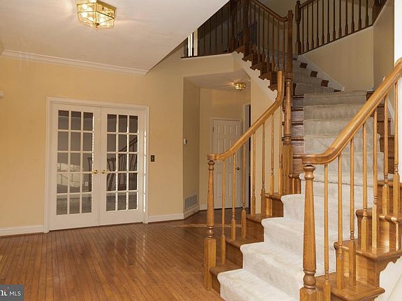 3rd image of 300 Broad Creek Dr