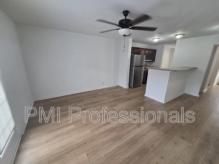 108 Oak Valley Cir — Photo 3