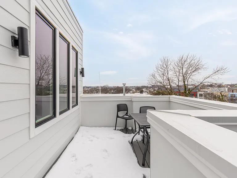 1630 K St NE #4 — Photo 17
