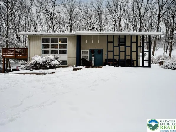 6838 Lime Kiln Rd, Slatington, PA 18080