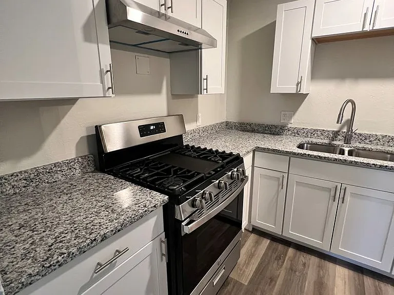 400 El Camino Dr #123 — Photo 9