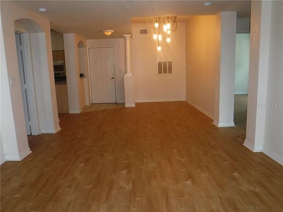 5th image of 100 4th Ave S APT 231