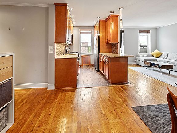 5th image of 72-61 113th St APT 7Z