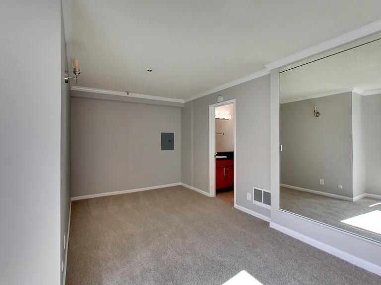 378 Van Buren - Renovated 2bed and 1bed units - Beautiful Building! — Photo 66