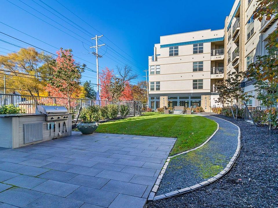 Courtyard featuring propane grill