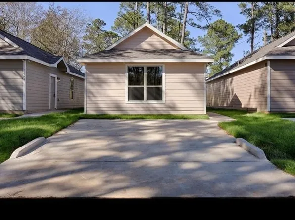 11726 White Cedar St, Willis, TX 77318