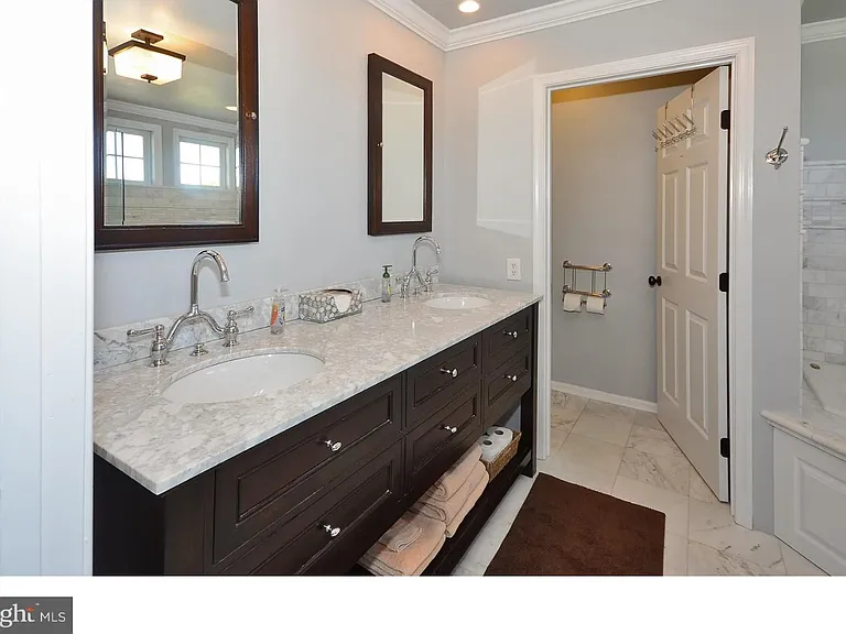 584 Leslie Ln — Photo 16