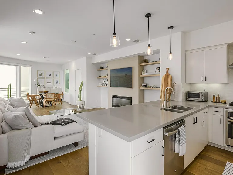 1238 Gordon St — Photo 10