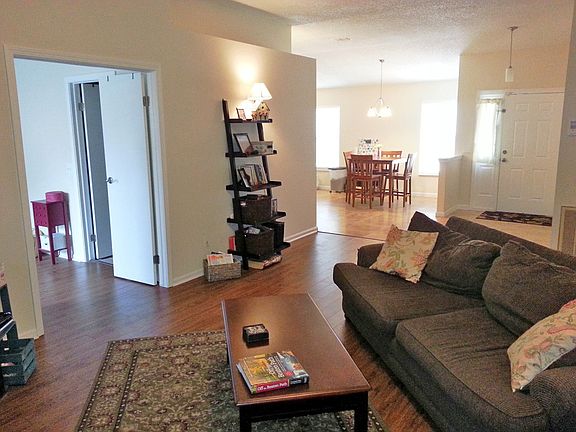 5th image of 2031 Saint Martins Dr W