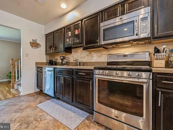 3rd image of 218 Sherwood Ave