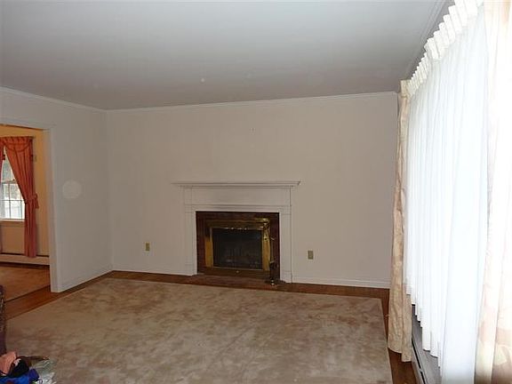 2nd image of 4 Sherwood Dr