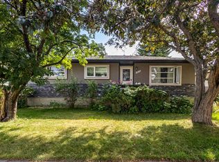 2816 W 24th St NW, Calgary, AB T2M 3Z3