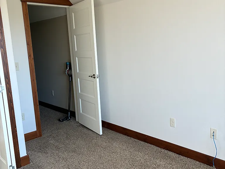 881 Hanson St #ROOM FOR RENT — Photo 7