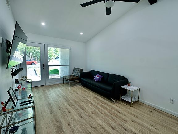 3rd image of 1710 Cherry Orchard Dr