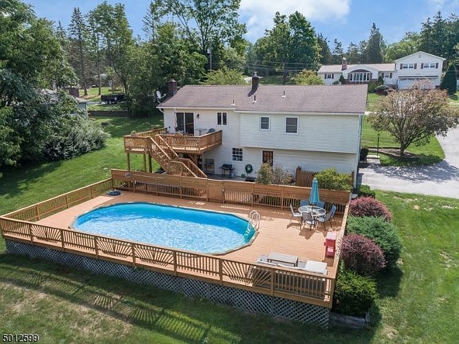 1st image of 12 Linda Ln