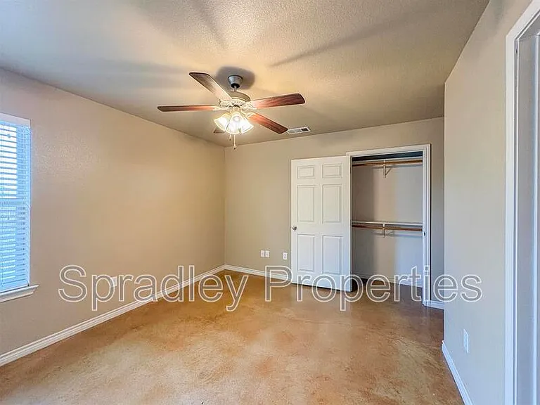 725 Laila Ln — Photo 10