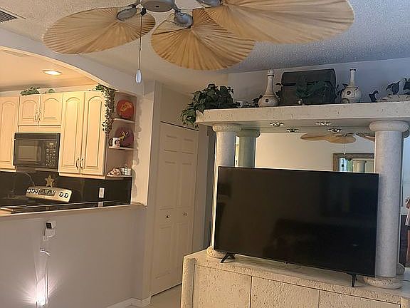 4th image of 647 Snug Harbor Dr APT P2