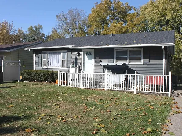 2122 Cody St, Bettendorf, IA 52722