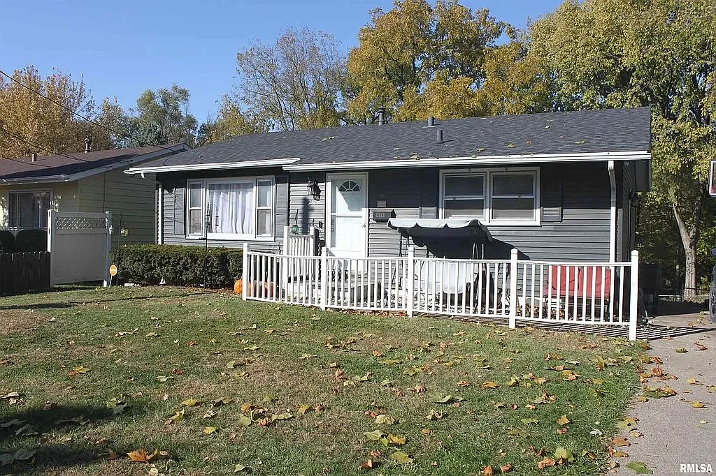 2122 Cody St photo 1